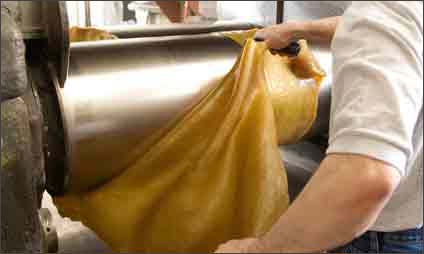 Gummi-Walzwerk f&uuml;r flexible Herstellung von Gummi-Compounds